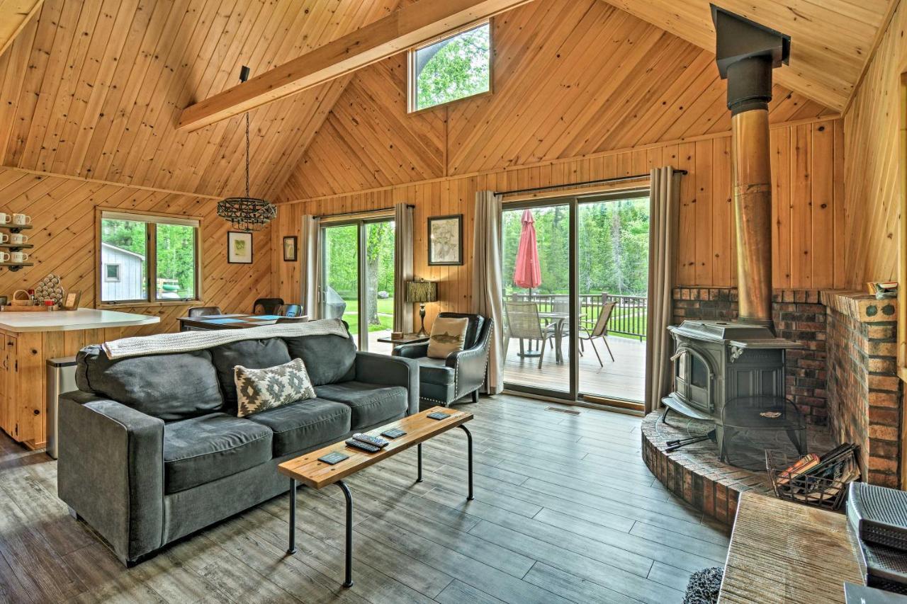 Riverfront Traverse City Cabin Fish, Kayak And Tube מראה חיצוני תמונה