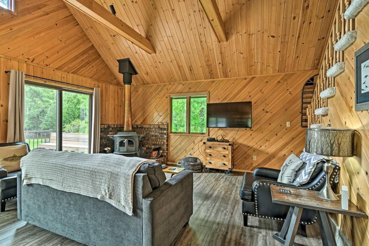 Riverfront Traverse City Cabin Fish, Kayak And Tube מראה חיצוני תמונה