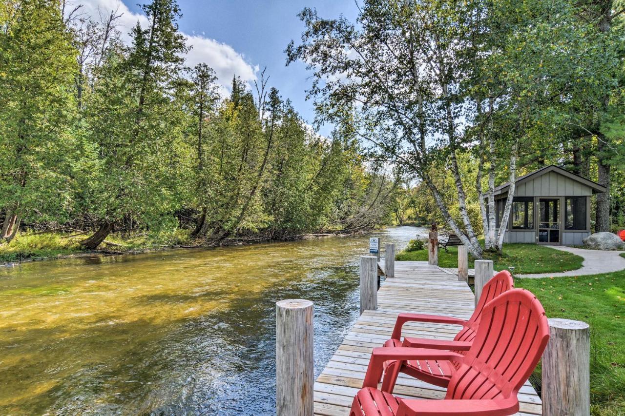 Riverfront Traverse City Cabin Fish, Kayak And Tube מראה חיצוני תמונה