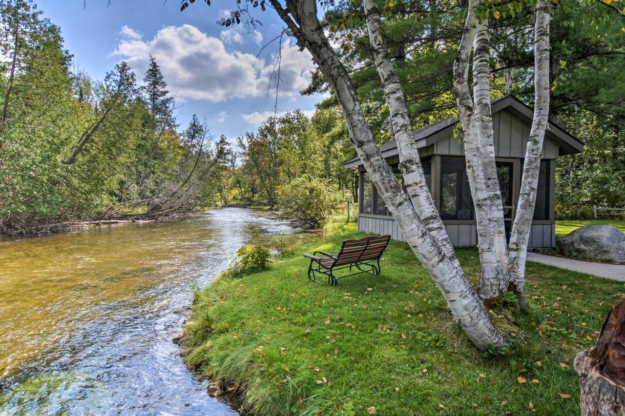 Riverfront Traverse City Cabin Fish, Kayak And Tube מראה חיצוני תמונה