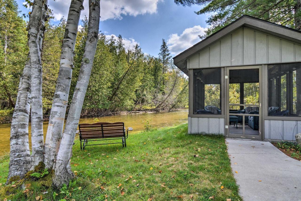 Riverfront Traverse City Cabin Fish, Kayak And Tube מראה חיצוני תמונה